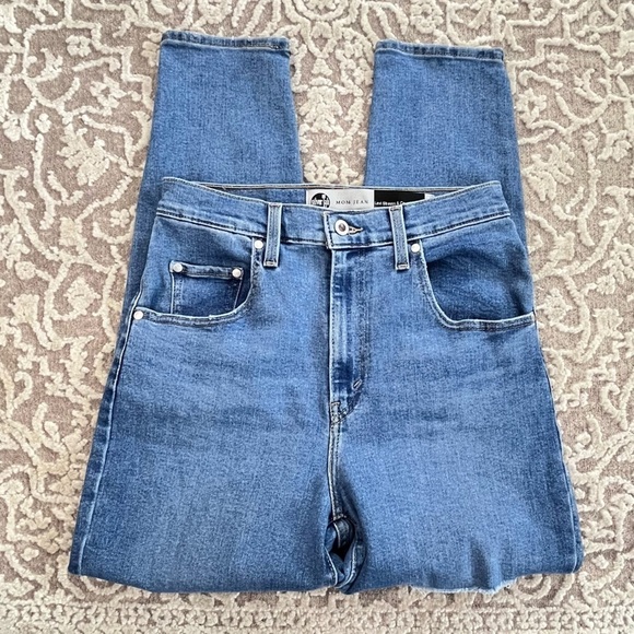 NWOT Levi’s Silver Tab Mom Jean High Waist Distressed - Picture 5 of 15
